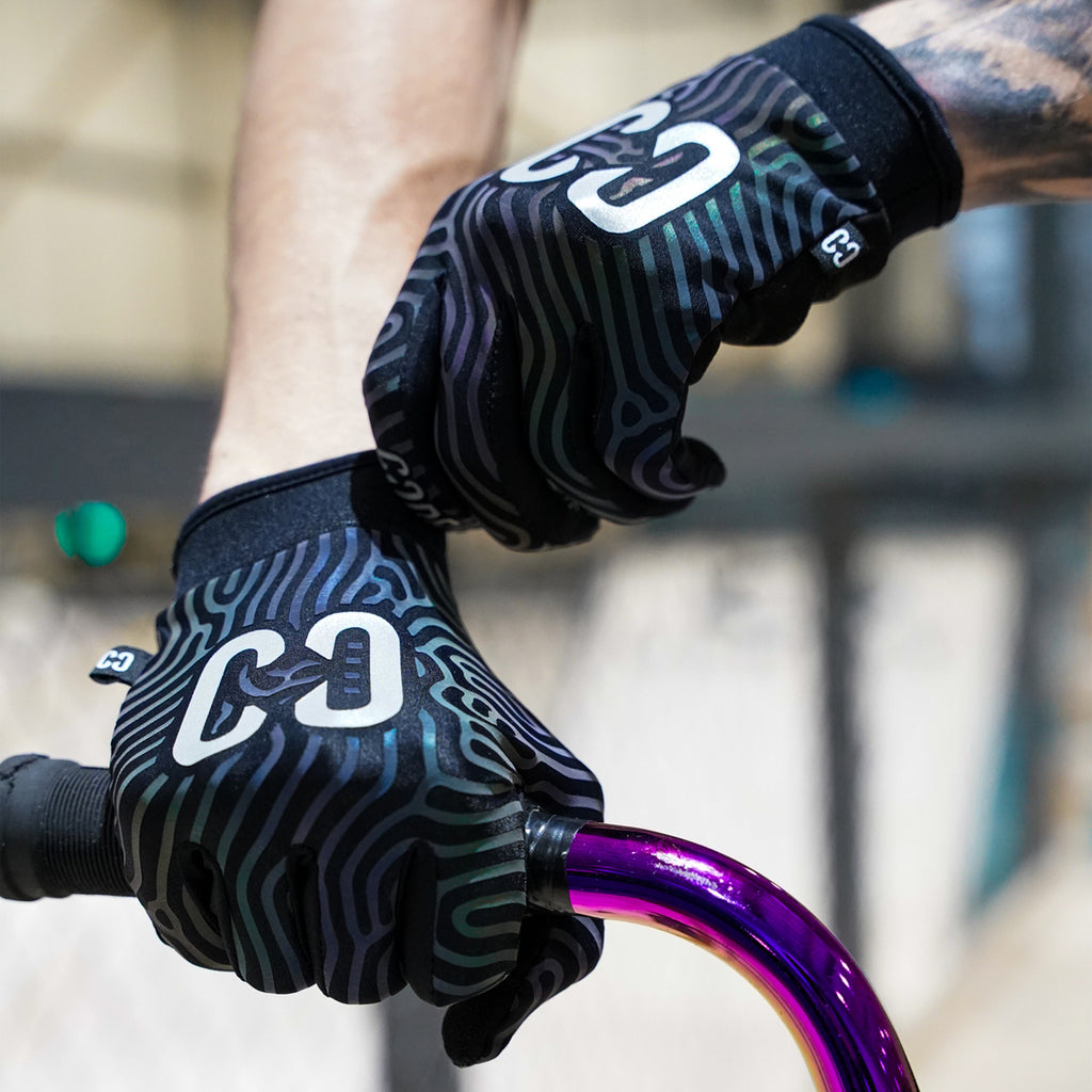 Core-Protection-Aero-Gloves-Neochrome-Tug-Holding-Bike-Bar