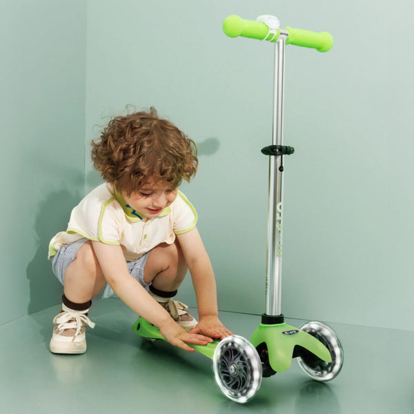 Micro-Mini-Deluxe-Glow-LED-Scooter-Icy-Green-Life-Style
