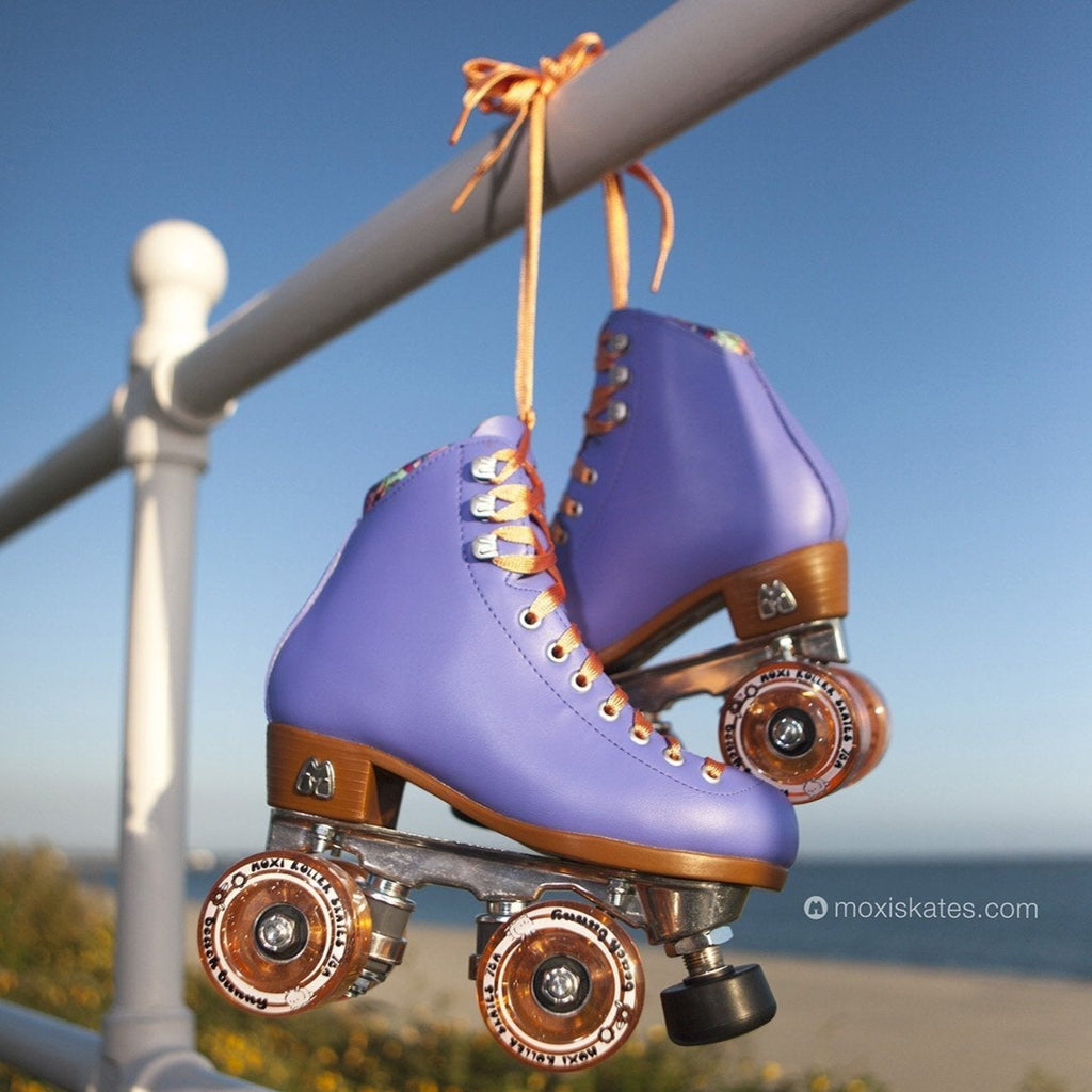 Moxi-Beach-Bunny-Peach-Roller-Skate-By-The-Beach